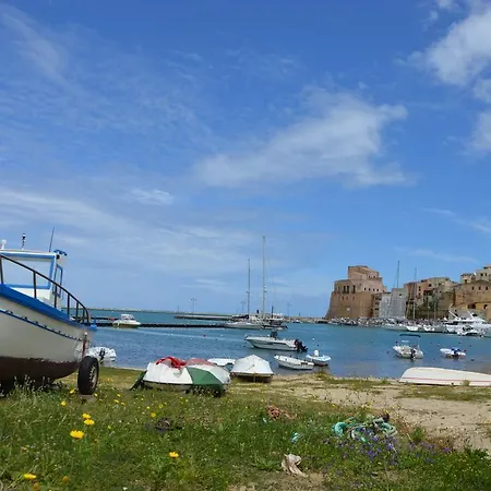 Case Di Calamazzo * Scopello (Sicily)